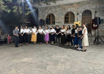 Το χορευτικό τμήμα του Συλλόγου Αλισσαίων “Πείρος” στην Κέρτεζη Αχαΐας