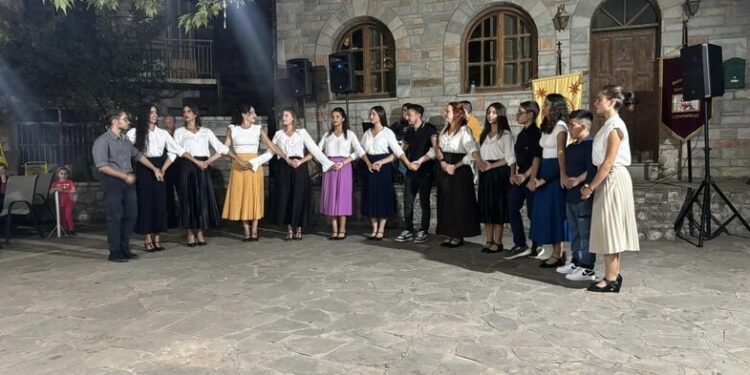 Το χορευτικό τμήμα του Συλλόγου Αλισσαίων “Πείρος” στην Κέρτεζη Αχαΐας