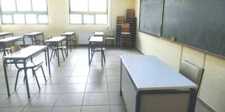 Νέο σοβαρό επεισόδιο σε σχολείο του Αγρινίου – Γονιός επιτέθηκε στη Διευθύντρια πετώντας μπουκάλι στο κεφάλι!