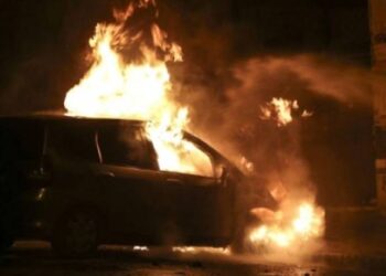 Πάτρα: “Φούντωσε” ΙΧ τα ξημερώματα