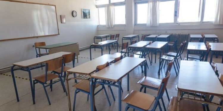 Δυτική Αχαΐα: Συνελήφθη Γυμνασιάρχης για παρενόχληση μαθήτριας