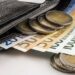 Αυξάνεται στα 250 ευρώ το Ελάχιστο Εγγυημένο Εισόδημα, στα 125 το επίδομα στέγασης – Όλα τα νέα μέτρα στήριξης
