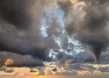 Μετά την Πάτρα εντυπωσιακός υδροστρόβιλος και στη Λευκάδα! (ΒΙΝΤΕΟ)