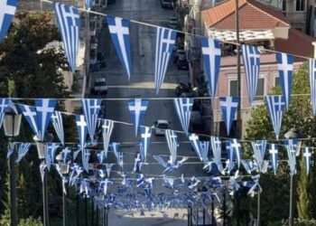 Πάτρα: Στα γαλανόλευκα οι σκάλες της Αγίου Νικολάου!
