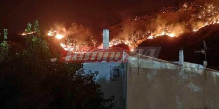 Κορινθία: Για 3η ημέρα συνεχίζεται η μάχη με την φωτιά – Νύχτα τρόμου για τους κατοίκους – Έκλεισε η εθνική οδός – Τραυματίες δύο πυροσβέστες