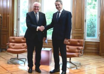 Μητσοτάκης σε Σταϊνμάιερ: Τα θέματα των γερμανικών επανορθώσεων και του κατοχικού δανείου, παραμένουν ζωντανό