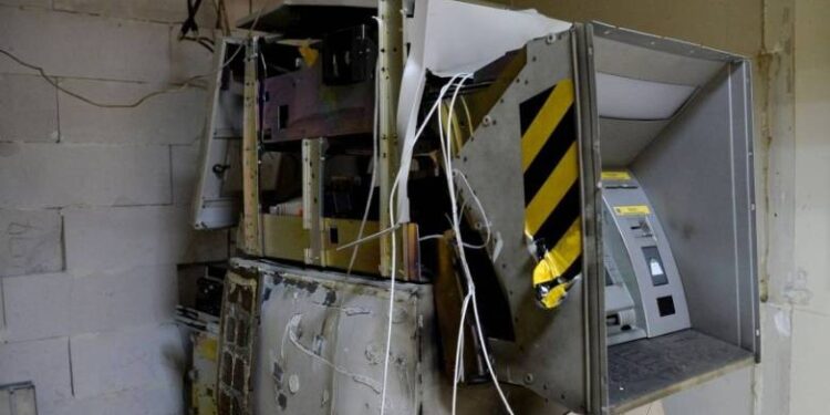 Αχαΐα: Ανατίναξαν ΑΤΜ στα Σελιανίτικα – Νυχτερινή καταδίωξη των δραστών