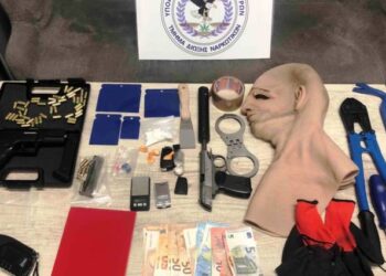 Πάτρα: Πιάστηκαν για διακίνηση ναρκωτικών και όπλα – “Μπουμπούκι” ο ένας, πορτιέρης με… βαρύ παρελθόν! (ΦΩΤΟ)