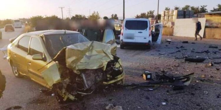 Εσπευσμένα στο νοσοκομείο του Ρίου τραυματίας από το σφοδρό τροχαίο στο Αγρίνιο