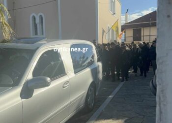 Αχαϊκό: Θρήνος στην κηδεία της Γαρυφαλλιάς που “έσβησε” μετά τον ξυλοδαρμό από τον σύντροφό της – ΦΩΤΟ & ΒΙΝΤΕΟ
