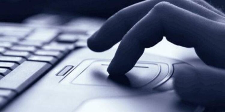 Πάτρα: “Δώσε μου τα λεφτά σου και θα σε παντρευτώ” – Πώς μια 58χρονη έχασε 13.000 για τον… άγνωστο έρωτά της!