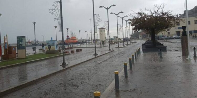 Κακοκαιρία – Τραγωδία με δεύτερο νεκρό στη Λήμνο: Ηλικιωμένος γλίστρησε στην αυλή του και πέθανε, κτηνοτρόφος πνίγηκε σε χείμαρρο