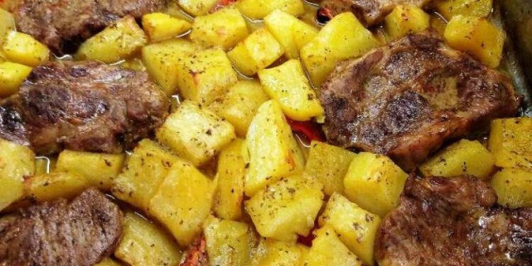 Μπριζόλες με πάπρικα και κουρκουμά στο φούρνο