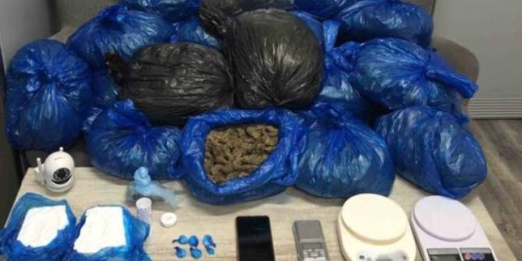 Συνελήφθησαν δύο άτομα για διακίνηση και κατοχή ναρκωτικών στην Πάτρα – Η ανακοίνωση της Αστυνομίας (ΦΩΤΟ)