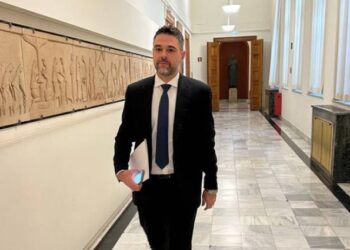 Γιάννης Σαρακιώτης: Ανεξαρτητοποιήθηκε από την ΚΟ – Με 28 βουλευτές μένει ο ΣΥΡΙΖΑ- «Ανακουφίστηκα»