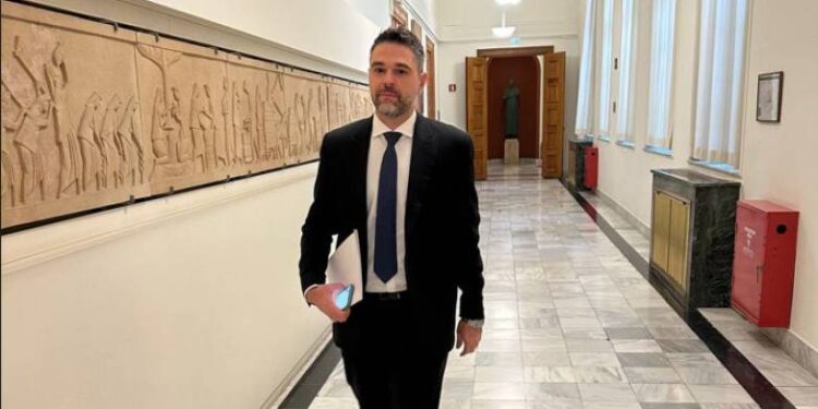 Γιάννης Σαρακιώτης: Ανεξαρτητοποιήθηκε από την ΚΟ – Με 28 βουλευτές μένει ο ΣΥΡΙΖΑ- «Ανακουφίστηκα»