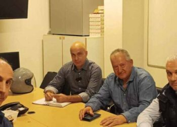 Στην «πρώτη γραμμή» ο Ζαΐμης για να στηρίξει το έργο της κατάσβεσης δίπλα στο δάσος της Στροφυλιάς