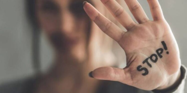 Θεσσαλονίκη: Αυτοκόλλητα σε 50 καταστήματα θα δείχνουν ότι προσφέρουν ασφάλεια σε θύματα έμφυλης βίας