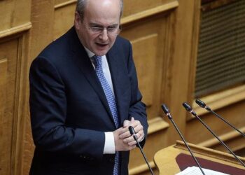 Χατζηδάκης: «Την Κυριακή οι ανακοινώσεις για τις τραπεζικές προμήθειες»