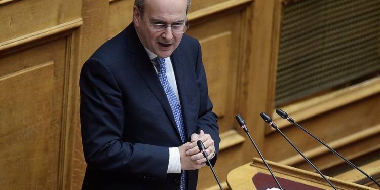 Χατζηδάκης: «Την Κυριακή οι ανακοινώσεις για τις τραπεζικές προμήθειες»
