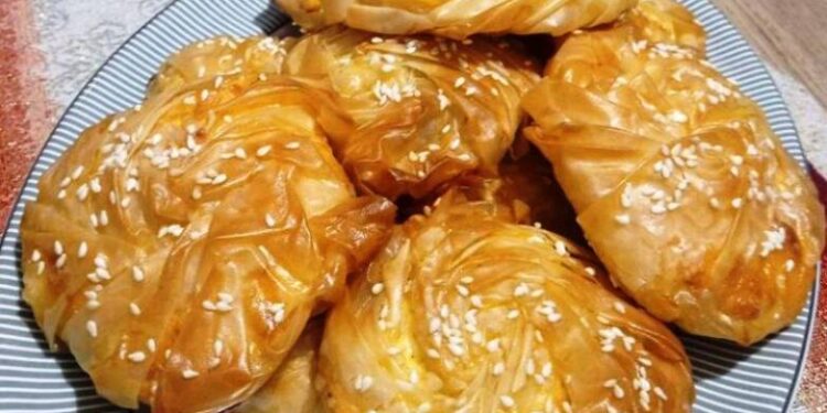 Γιορτινά τυροπιτάκια με φύλλο κρούστας