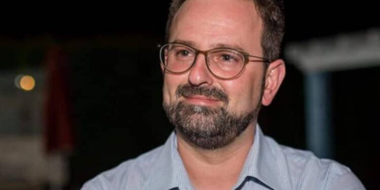 Τρεις μπράβοι από την Πάτρα “την έστησαν” και εκβίαζαν τον αντιπεριφερειάρχη Ηλείας