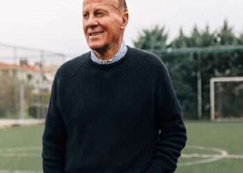 Πέθανε ο Μίμης Δομάζος – Δεν άντεξε μετά την ανακοπή που υπέστη