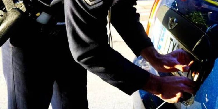 Τέλος στην αφαίρεση πινακίδων και της άδειας κυκλοφορίας των οχημάτων – Τι αλλάζει με τον νέο ΚΟΚ