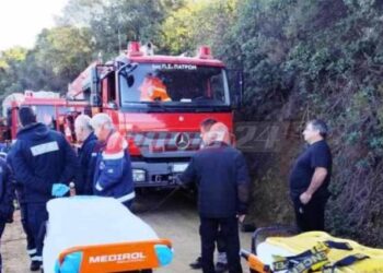 Πάτρα: Αυτοκίνητο έπεσε σε πλαγιά στα Βραχνέικα – Δύο άτομα απεγκλώβισε η Πυροσβεστική, μεταφέρθηκαν στο νοσοκομείο (ΦΩΤΟ)