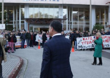 Ως δημοκρατικά εκλεγμένος Υπουργός, ποτέ δεν θα πάω από την πίσω πόρτα