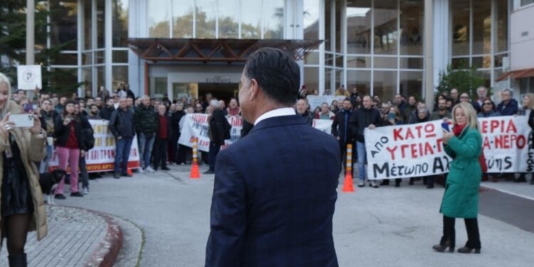 Ως δημοκρατικά εκλεγμένος Υπουργός, ποτέ δεν θα πάω από την πίσω πόρτα