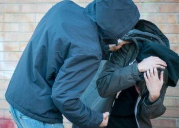 Πάτρα: Στα χέρια της ΕΛ.ΑΣ ο 16χρονος που λήστεψε ανήλικο
