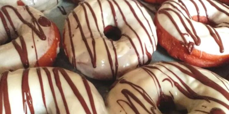 Donuts με λευκή σοκολάτα