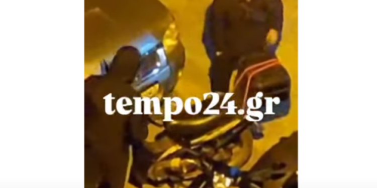 Πάτρα – ΑΠΟΚΛΕΙΣΤΙΚΟ βίντεο την ώρα που οι δράστες κλέβουν μηχανάκι – Οι αστυνομικοί τους συνέλαβαν επ’ αυτοφώρω!