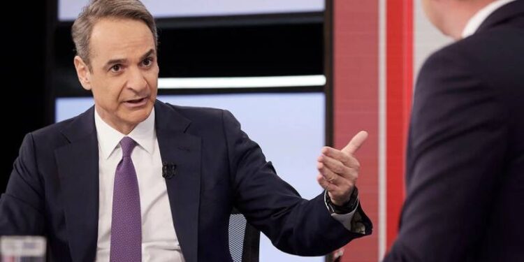 Μητσοτάκης για Τέμπη: Η κ. Καρυστιανού έχασε το παιδί της, σκύβω το κεφάλι – Απορρίπτω την κατηγορία για συγκάλυψη