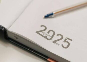 Οι αργίες, τα τριήμερα και το μοναδικό τετραήμερο του 2025 – Πότε ξεκουράζονται οι εργαζόμενοι