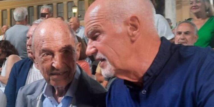Γιατί ο Γιώργος Παπανδρέου δεν πήγε στην κηδεία του Κώστα Σημίτη