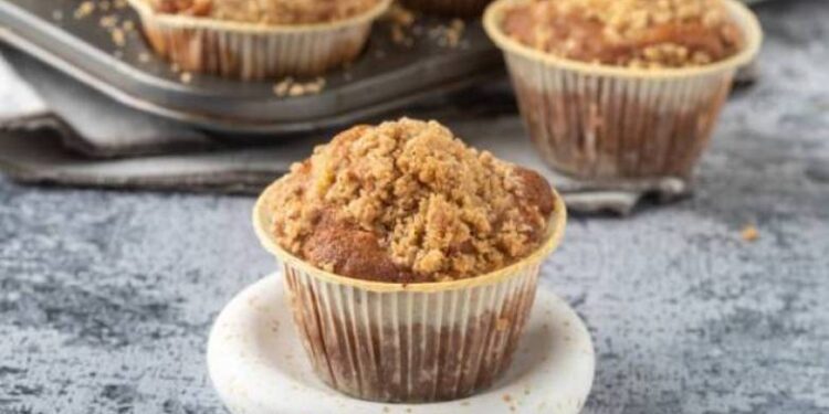 Muffins με μήλο και crumble κανέλας