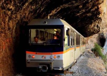 Περιπέτεια για παιδιά σε σχολική εκδρομή – Ακινητοποιήθηκε ο Οδοντωτός – Έντονες διαμαρτυρίες των εκπαιδευτικών