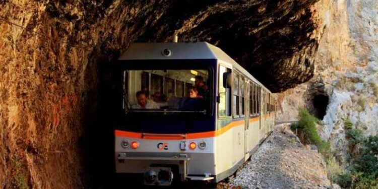 Περιπέτεια για παιδιά σε σχολική εκδρομή – Ακινητοποιήθηκε ο Οδοντωτός – Έντονες διαμαρτυρίες των εκπαιδευτικών