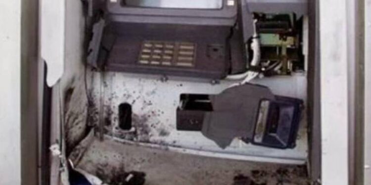 Αχαΐα: Άγνωστοι ανατίναξαν ΑΤΜ στην Κλειτορία – “Χτύπησαν” τη νύχτα ΦΩΤΟ