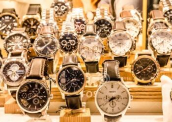 Αχαΐα: “Πέταξαν” ρολόγια και χρυσό αναπτήρα μεγάλης αξίας από μονοκατοικία