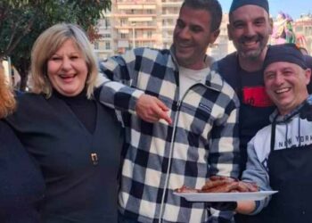 Που έψηνε σουβλάκια ο Άκης Πετρετζίκης στην Πάτρα;