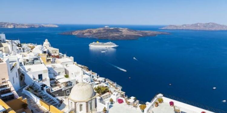 Μήνυμα του 112 στη Σαντορίνη για τους σεισμούς – «Κίνδυνος κατολισθητικών φαινομένων»