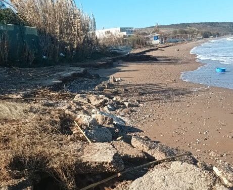 “Χάνεται” η παραλία της Λακκόπετρας από το φαινόμενο της διάβρωσης! ΦΩΤΟΓΡΑΦΙΕΣ