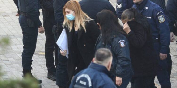 Δις ισόβια στην Ρούλα Πισπιρίγκου για τους θανάτους Μαλένας και Ίριδας – Η αντίδρασή της στο άκουσμα της απόφασης