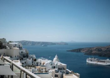 Σαντορίνη: Μείον 20% οι κρατήσεις στα ξενοδοχεία – Αγώνας δρόμου μη χαθεί το 2025