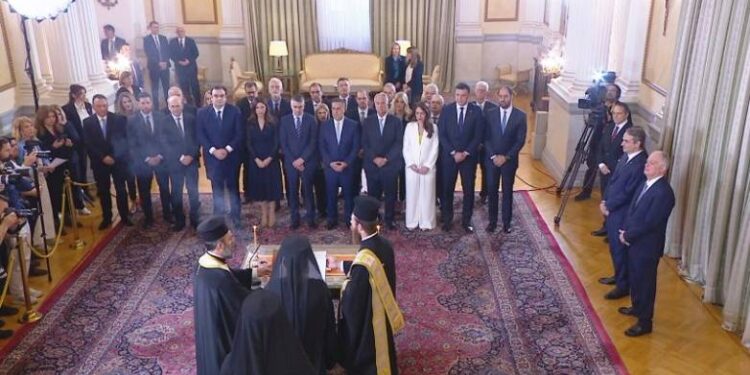 Ορκίστηκαν οι νέοι υπουργοί και υφυπουργοί της κυβέρνησης (ΒΙΝΤΕΟ)