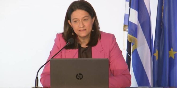 Στα 743 ευρώ καθαρά ο νέος κατώτατος μισθός – Η αύξηση θα συμπαρασύρει προς τα πάνω όλους τους βασικούς μισθούς στο δημόσιο