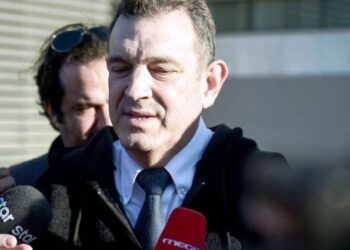 «Ψαλίδι» 50% στο μισθό του βουλευτή της «Νίκης» που βανδάλισε τα έργα στην Εθνική Πινακοθήκη